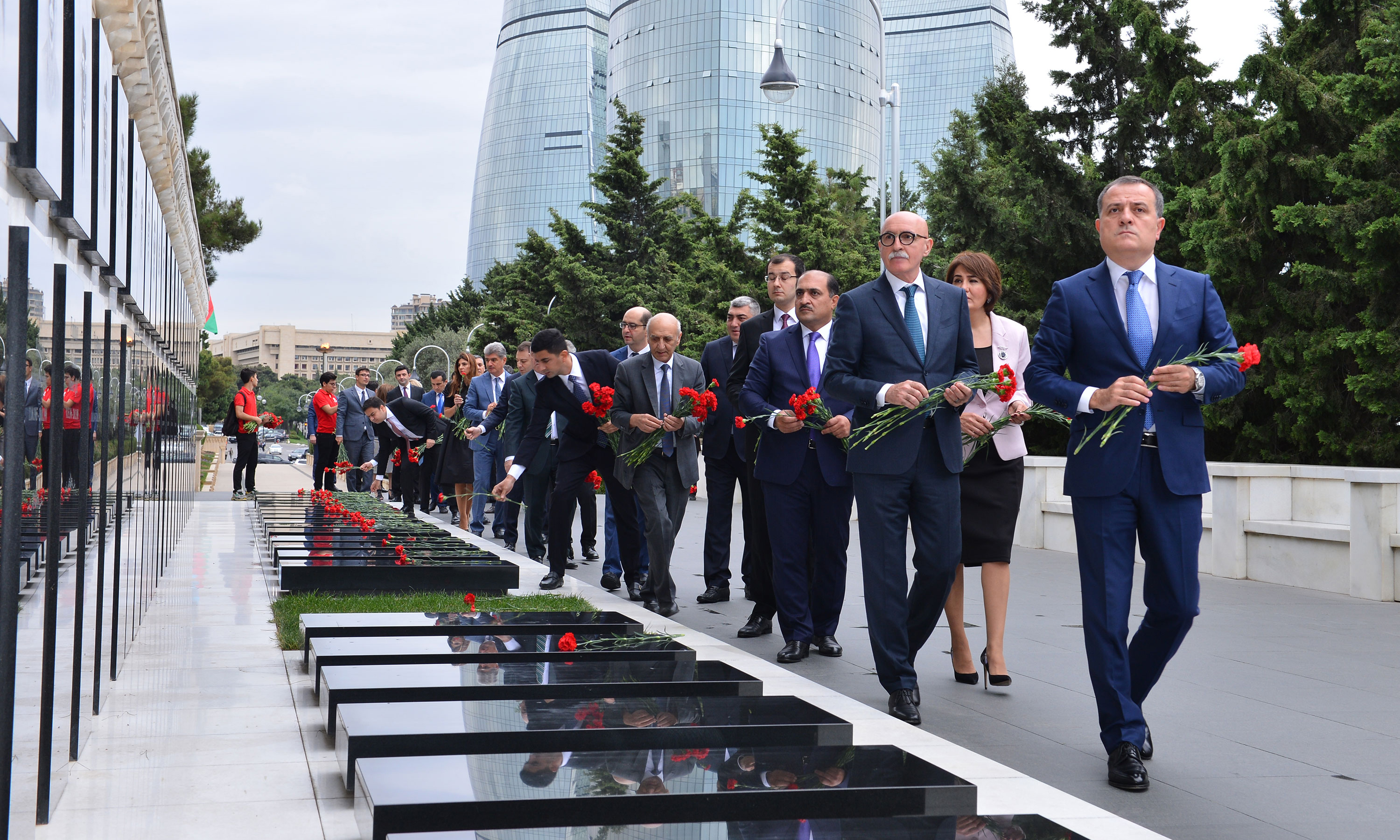 Təhsil işçilərinin respublika konfransı davam edir