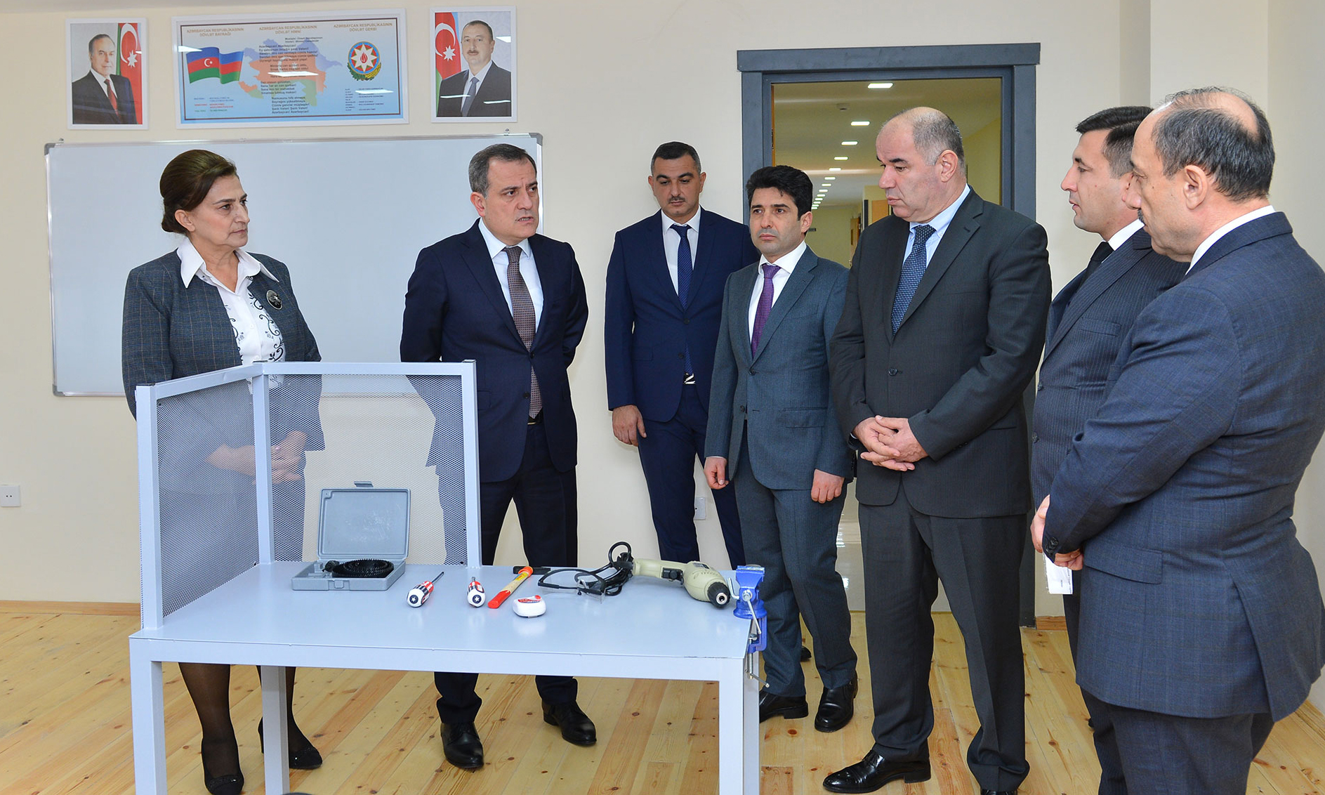 Təhsil naziri Oğuz rayonu Padar kənd tam orta məktəbində yaradılan şəraitlə tanış olub