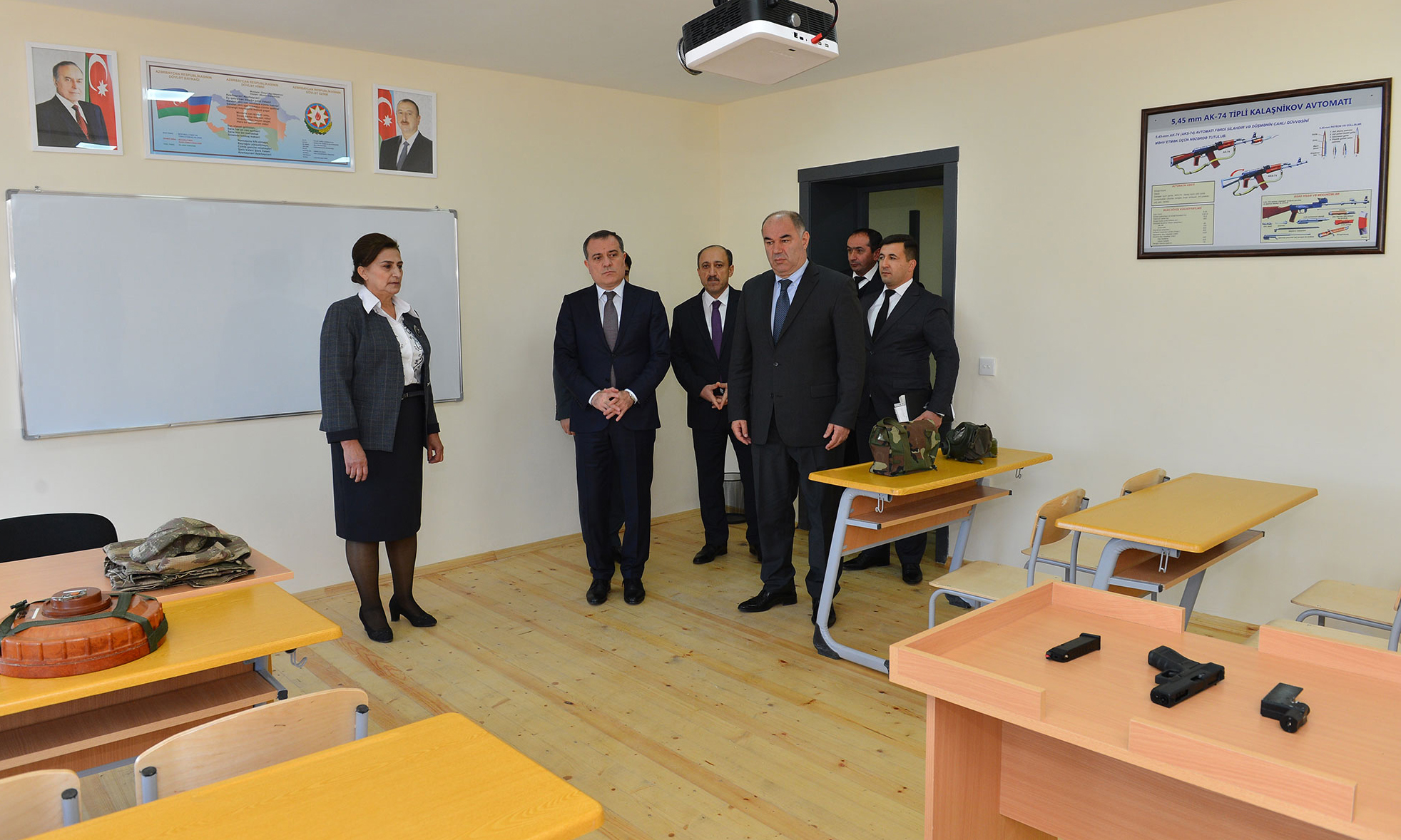 Təhsil naziri Oğuz rayonu Padar kənd tam orta məktəbində yaradılan şəraitlə tanış olub