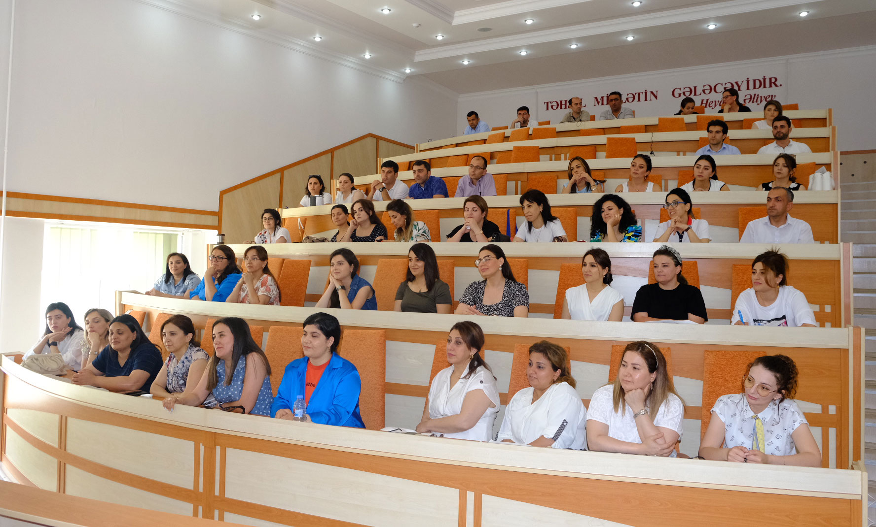 “Məktəb liderliyi” proqramı davam edir