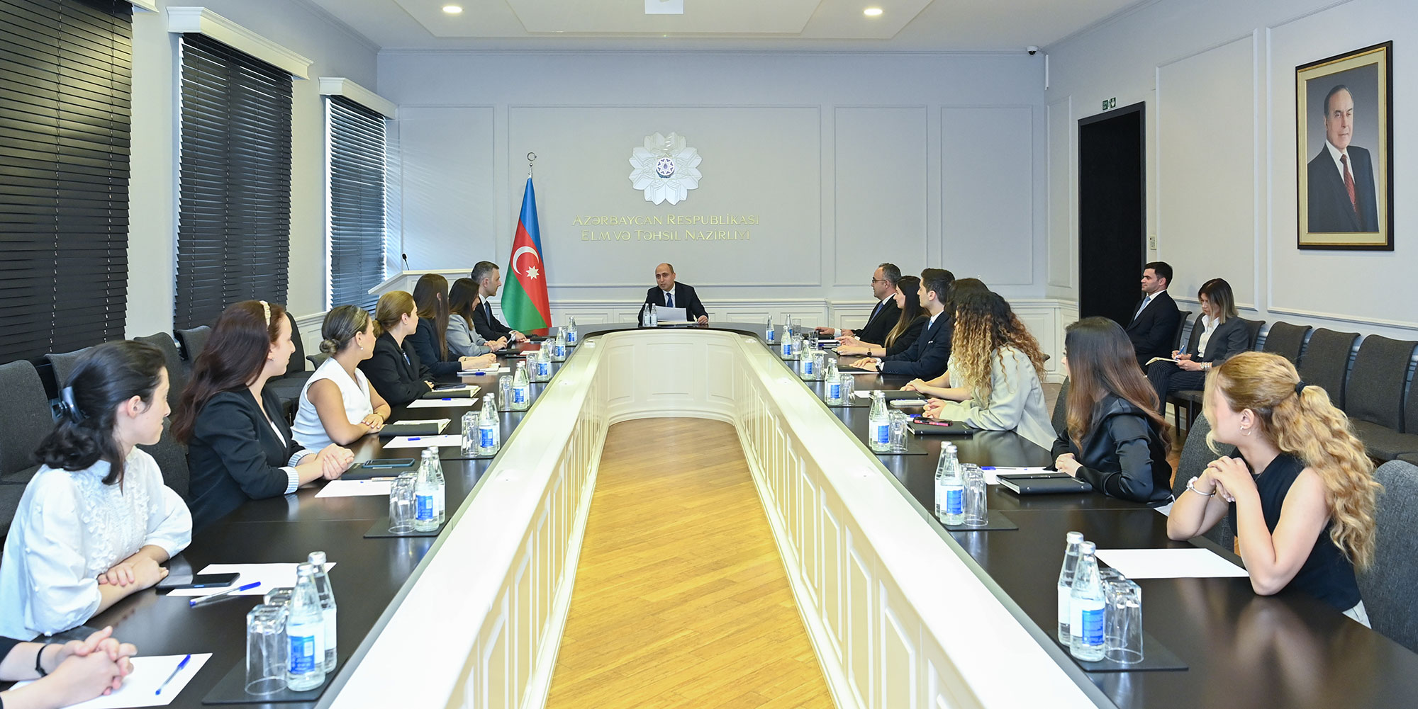 Emin Əmrullayev əmək fəaliyyətinə başlayan “Maarifçi”lərlə görüşüb
