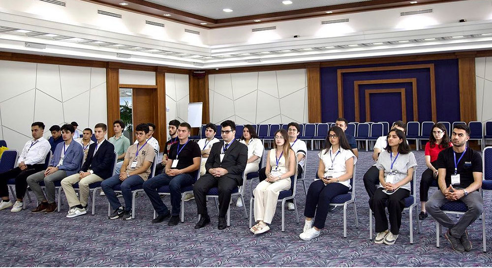 “Beynəlxalq münasibətlər və diplomatiya üzrə 2-ci yay məktəbi” layihəsi yekunlaşıb