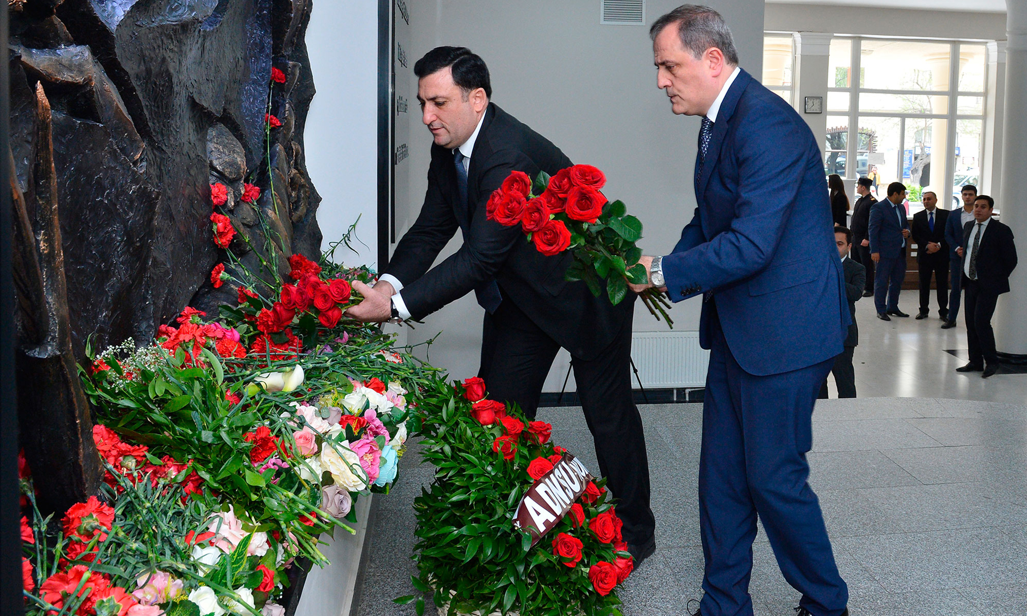 Nazir terror qurbanlarının xatirəsini yad edib