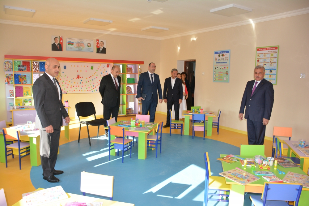 Bölgələrdə məktəb açılışları olub