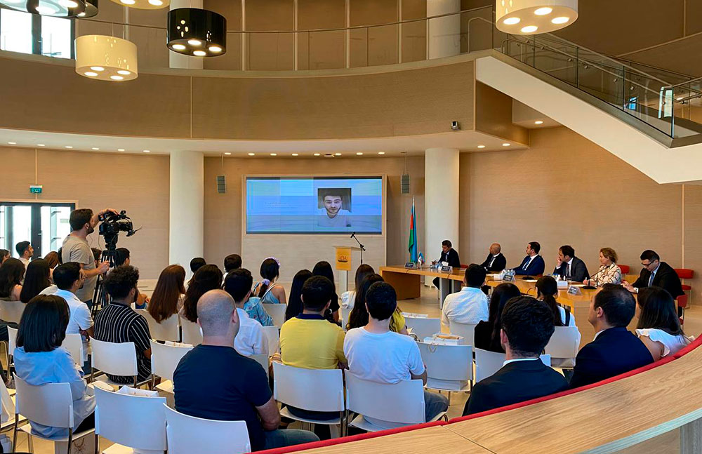 Növbəti tədris ilində HTP çərçivəsində xaricdə təhsil almaq hüququ qazanmış tələbələrlə görüş keçirilib