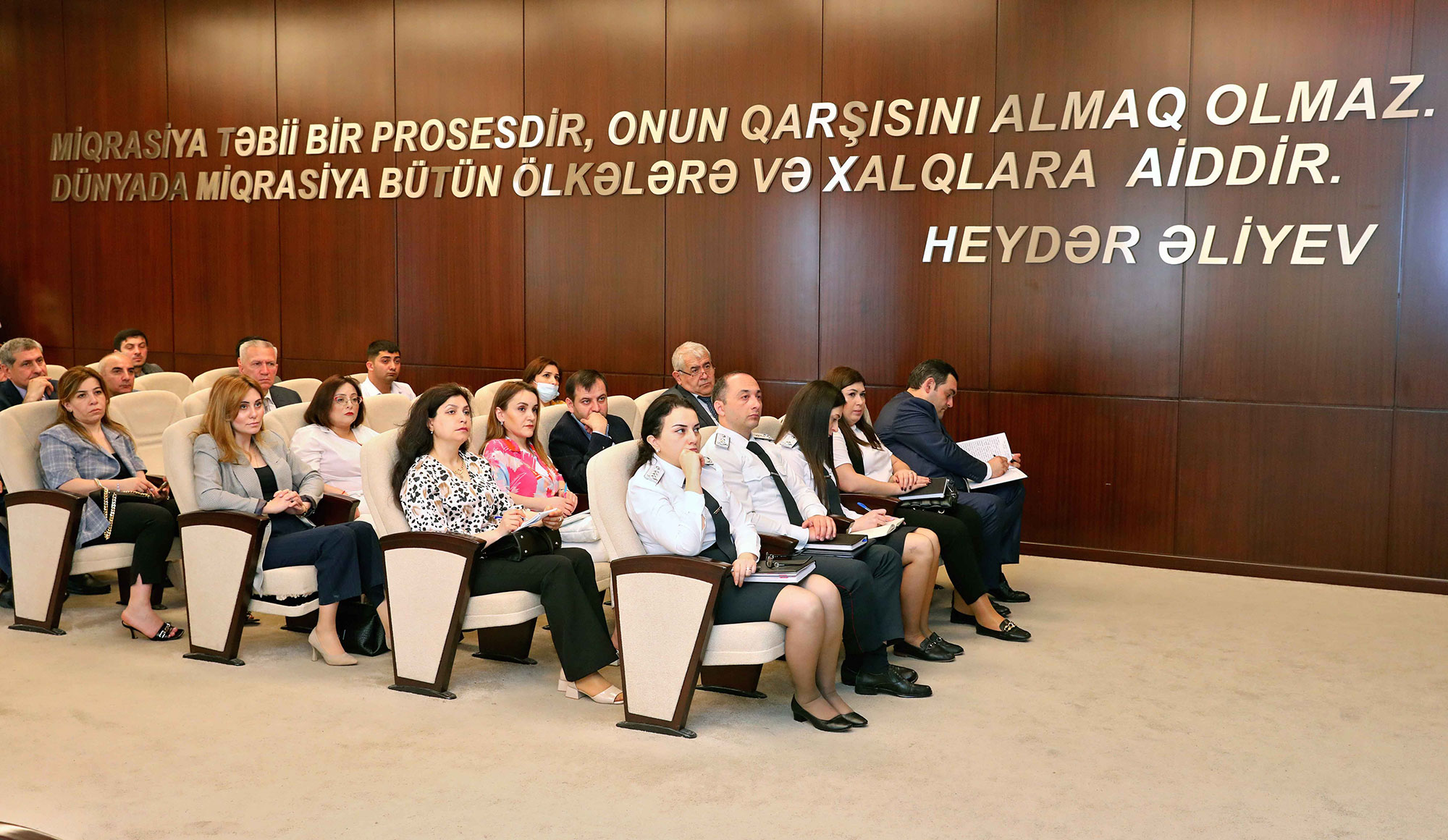 Əcnəbi tələbələrin miqrasiya məsələlərinə dair görüş keçirilib