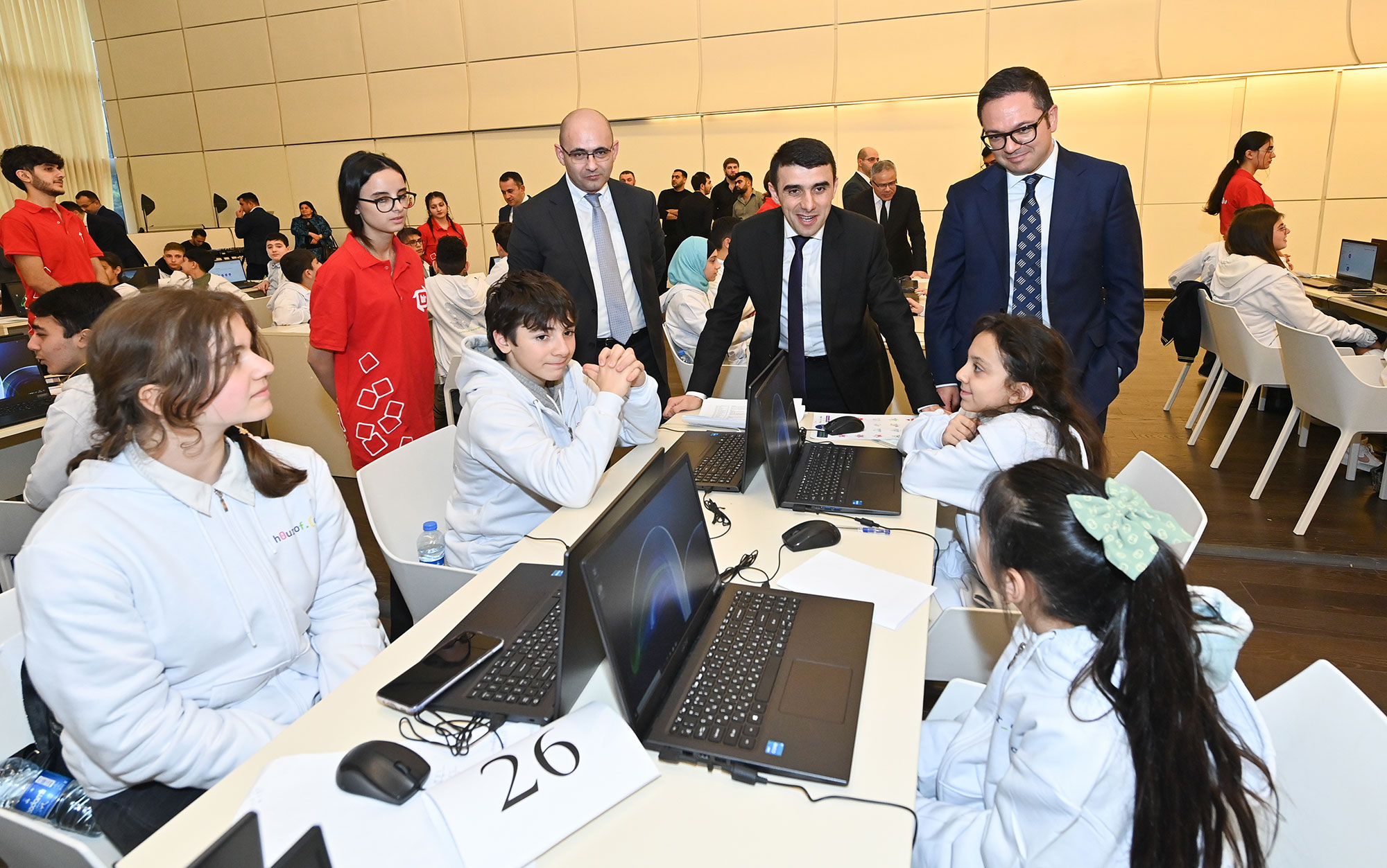 “Kod saatı: rəqəmsal gələcəyə addım 2022-ci il” müsabiqəsinin qalibləri mükafatlandırılıb
