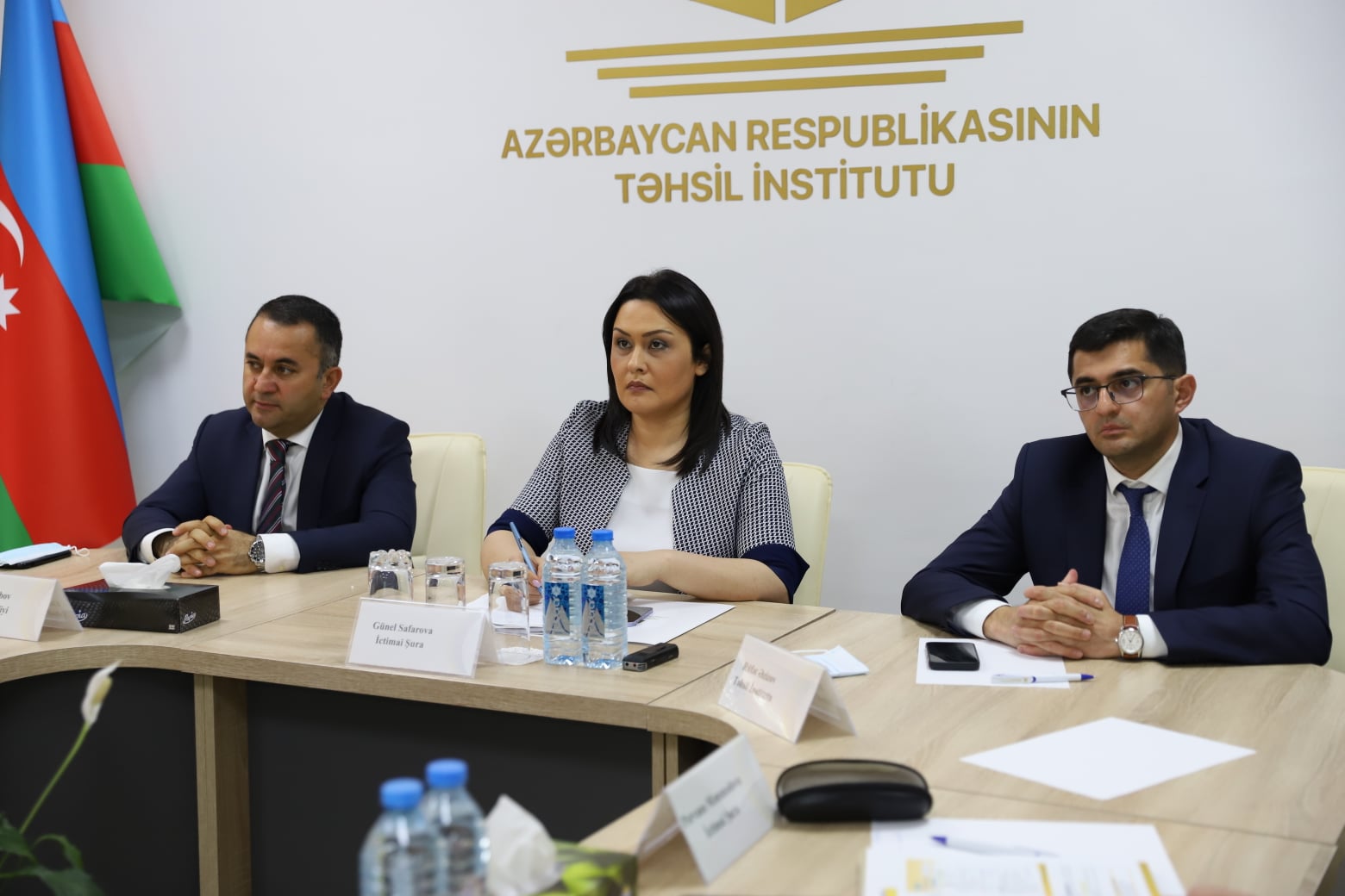 Dərsliklər müzakirə olunub