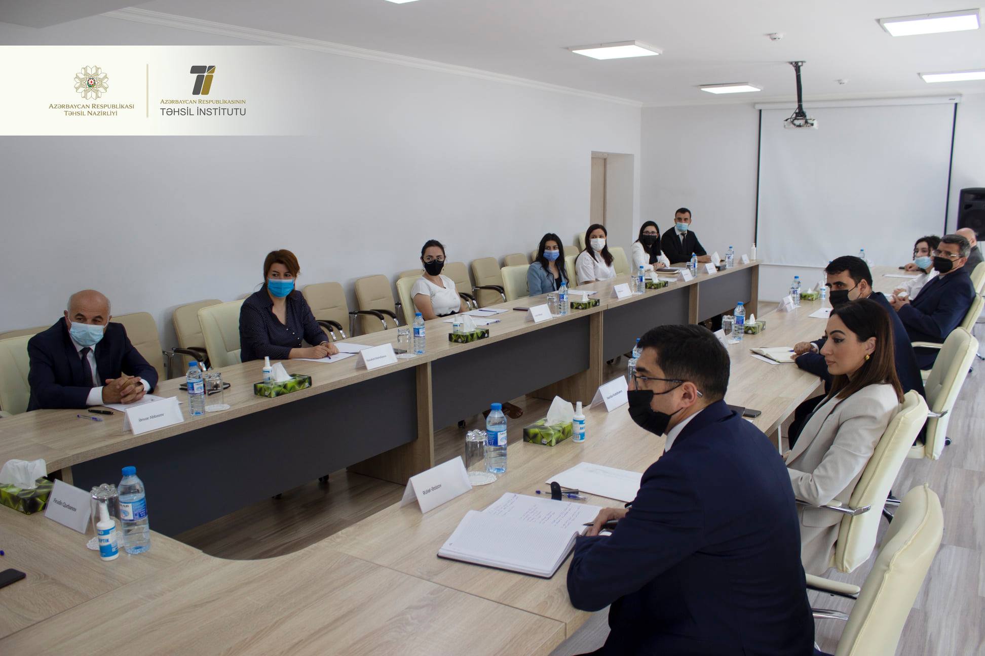Firudin Qurbanov Təhsil İnstitutunun rəhbər heyəti ilə görüşüb