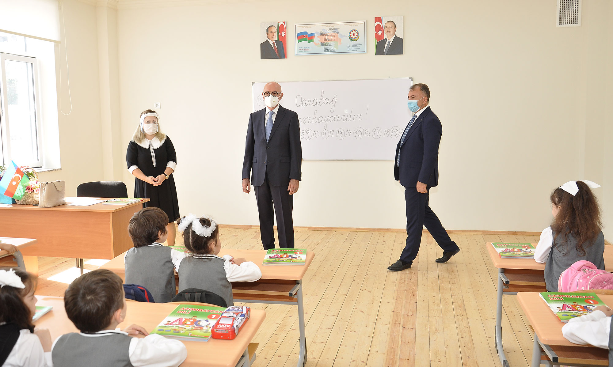 Nazir müavini Firudin Qurbanov Siyəzəndə məktəb açılışında
