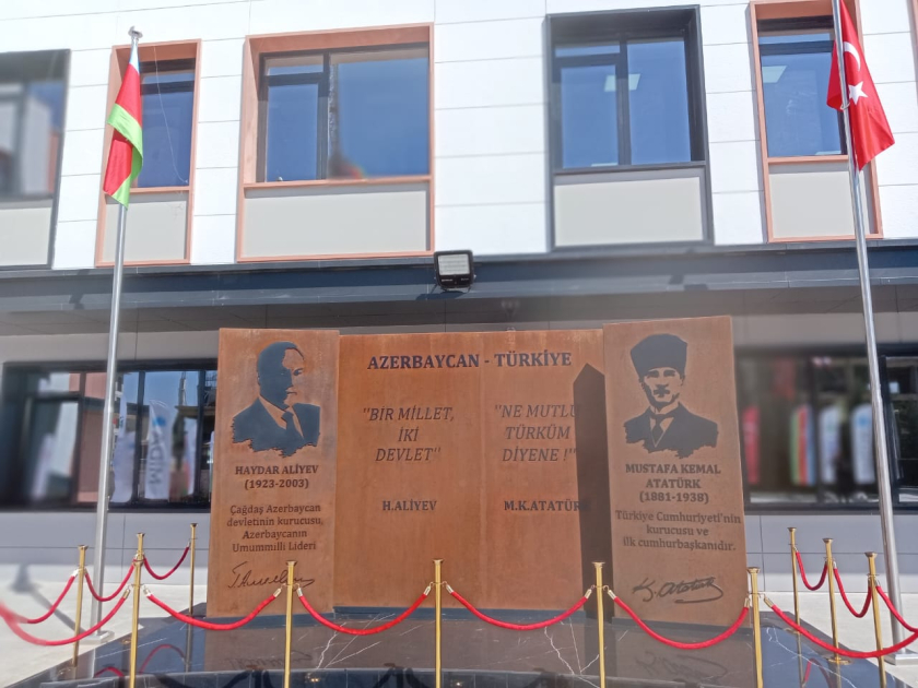 Kahramanmaraş Təhsil Şöbəsinin müdiri: Fəlakət zonasından olan uşaqlara dəstək verdiyi üçün Azərbaycana səmimi-qəlbdən minnətdarıq