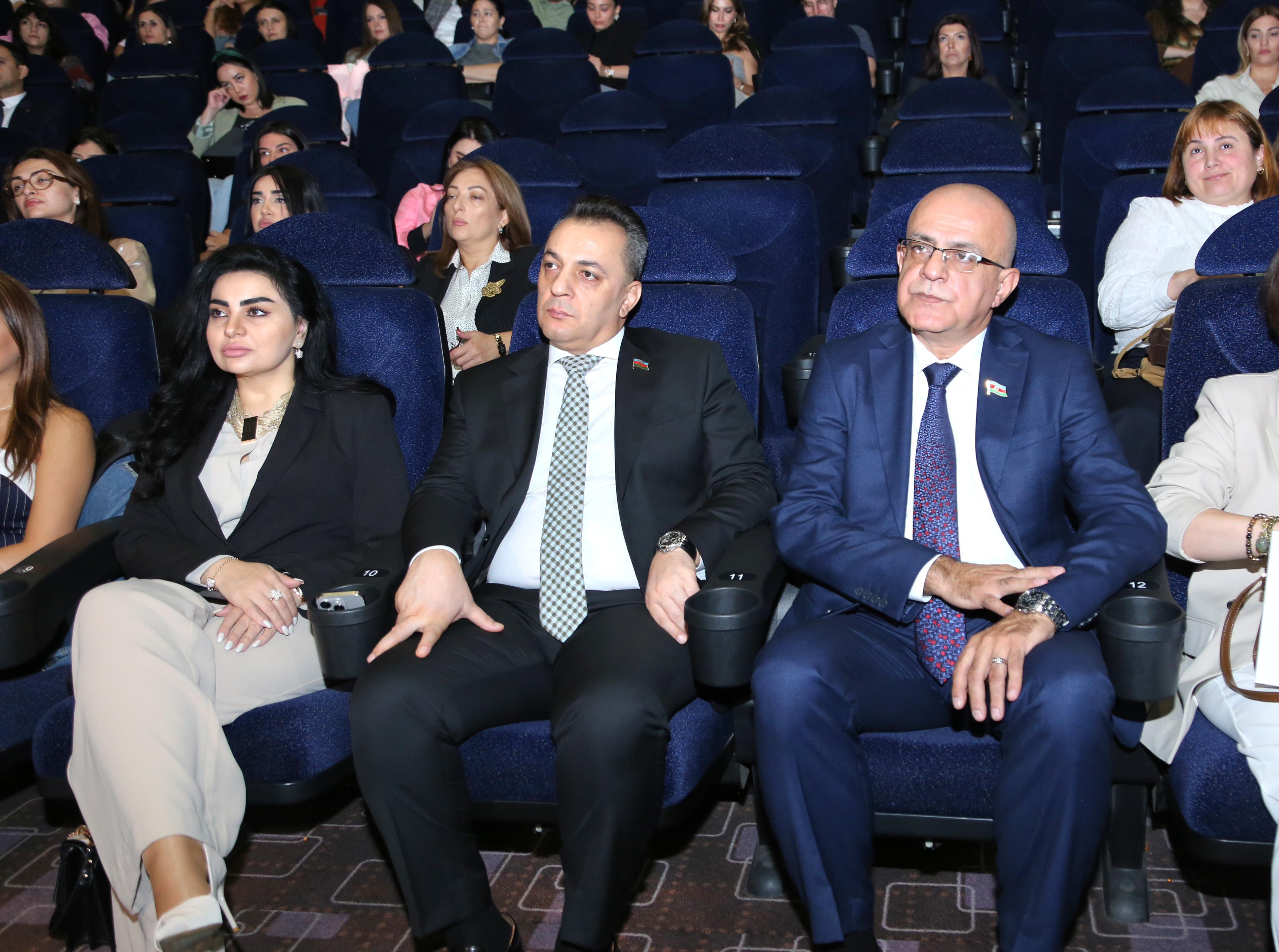 “EduTime”ın təşkilatçılığı ilə Özgür Bolatın seminarı keçirilib - FOTOLAR
