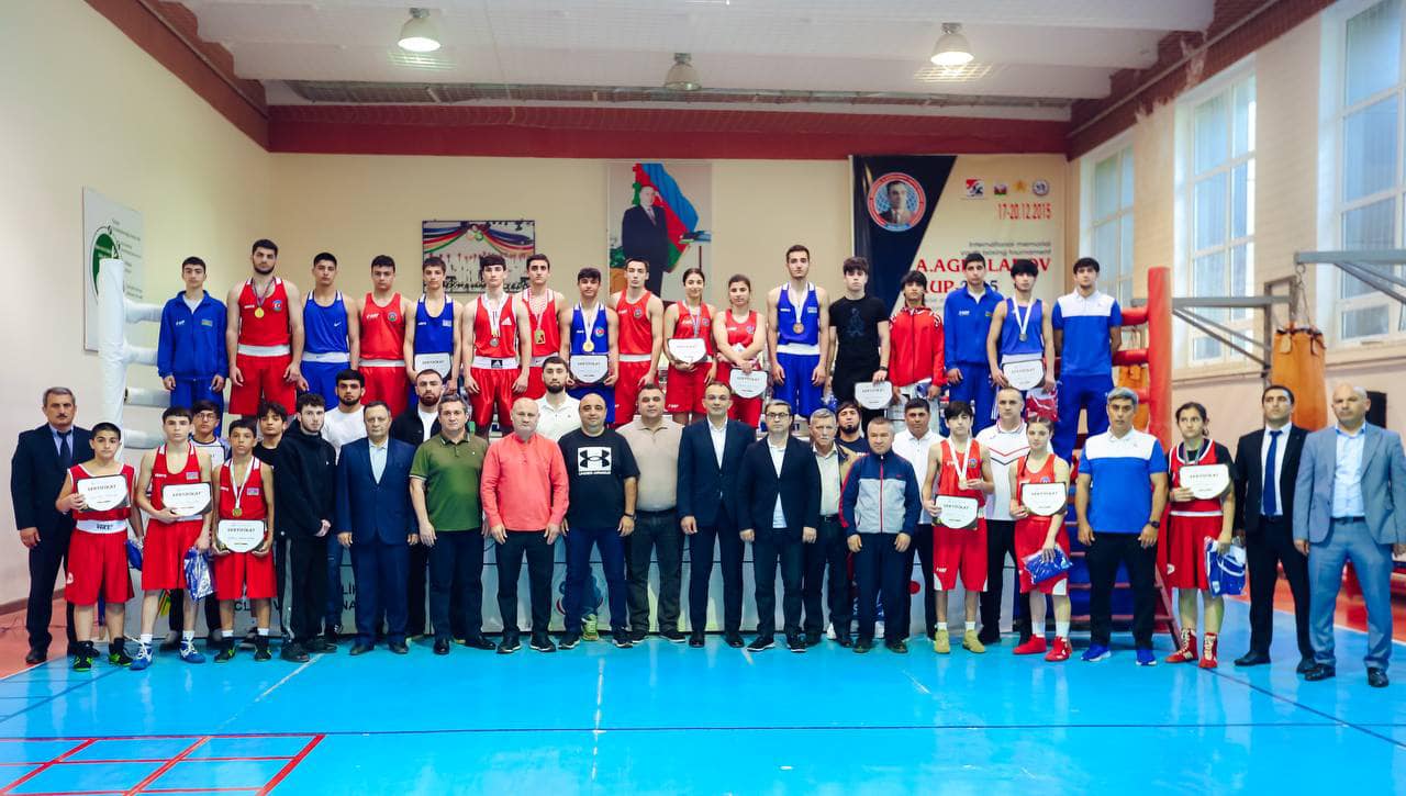 Tanınmış idmançılar gənc boksçulara master-klas keçiblər - FOTOLAR
