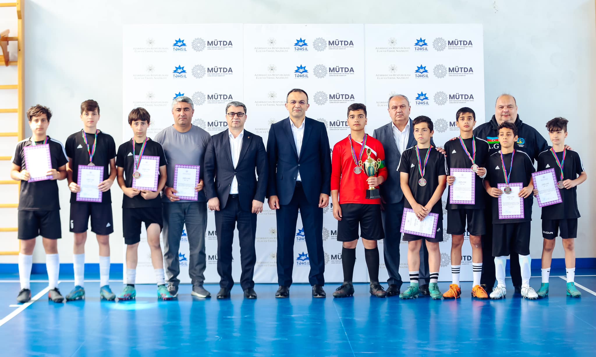 “Təhsil” Respublika İdman Mərkəzinin mini-futbol üzrə Respublika turnirinin final mərhələsi keçirilib