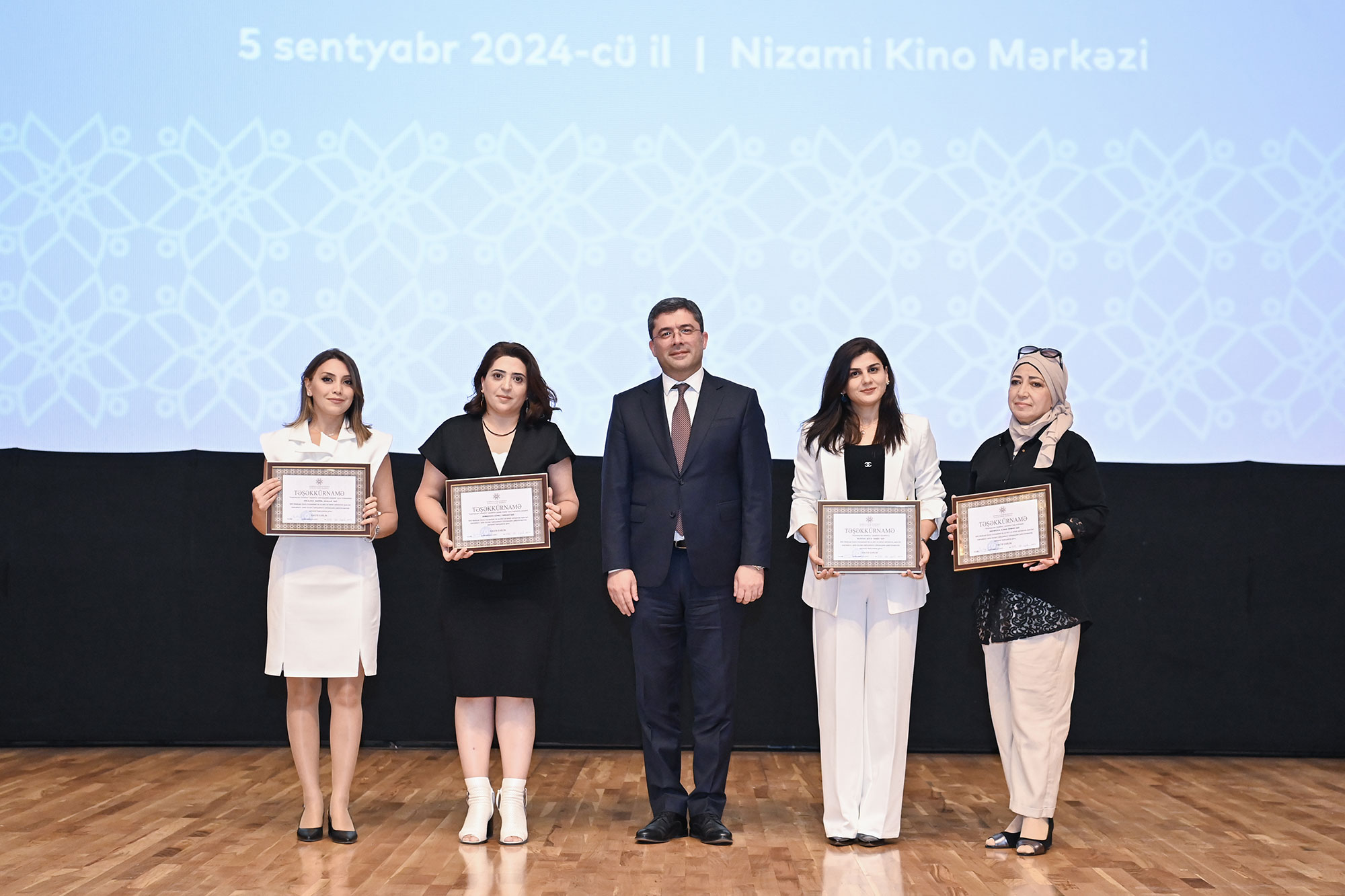 Şərəfli peşə sahiblərinin 90 illik yoldaşı – “Azərbaycan müəllimi”nin yubileyində…
