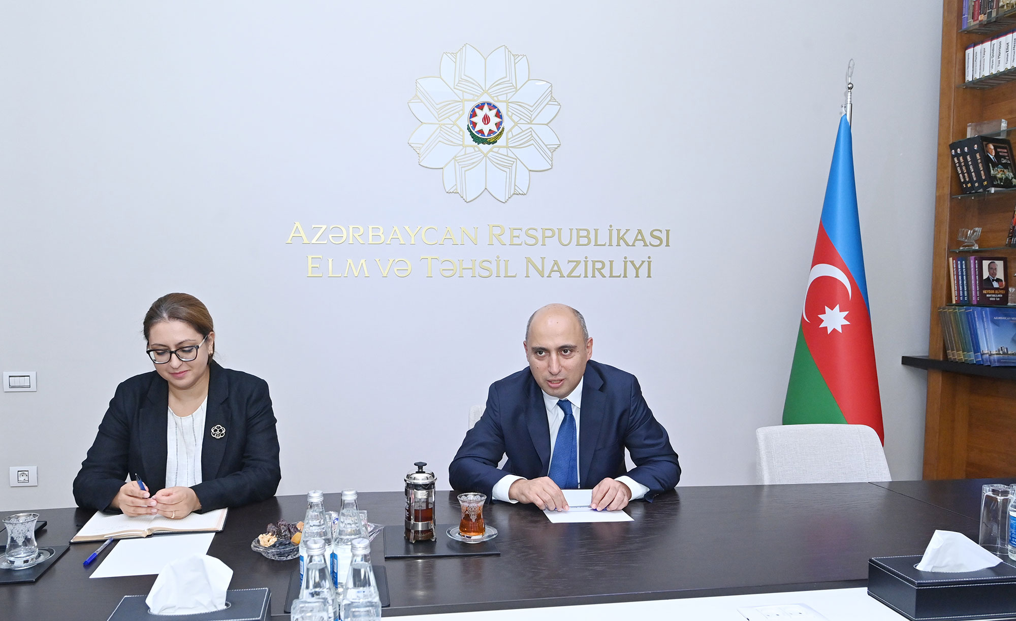 Elm və təhsil naziri təqaüd yaşına çatan direktorlarla görüşüb