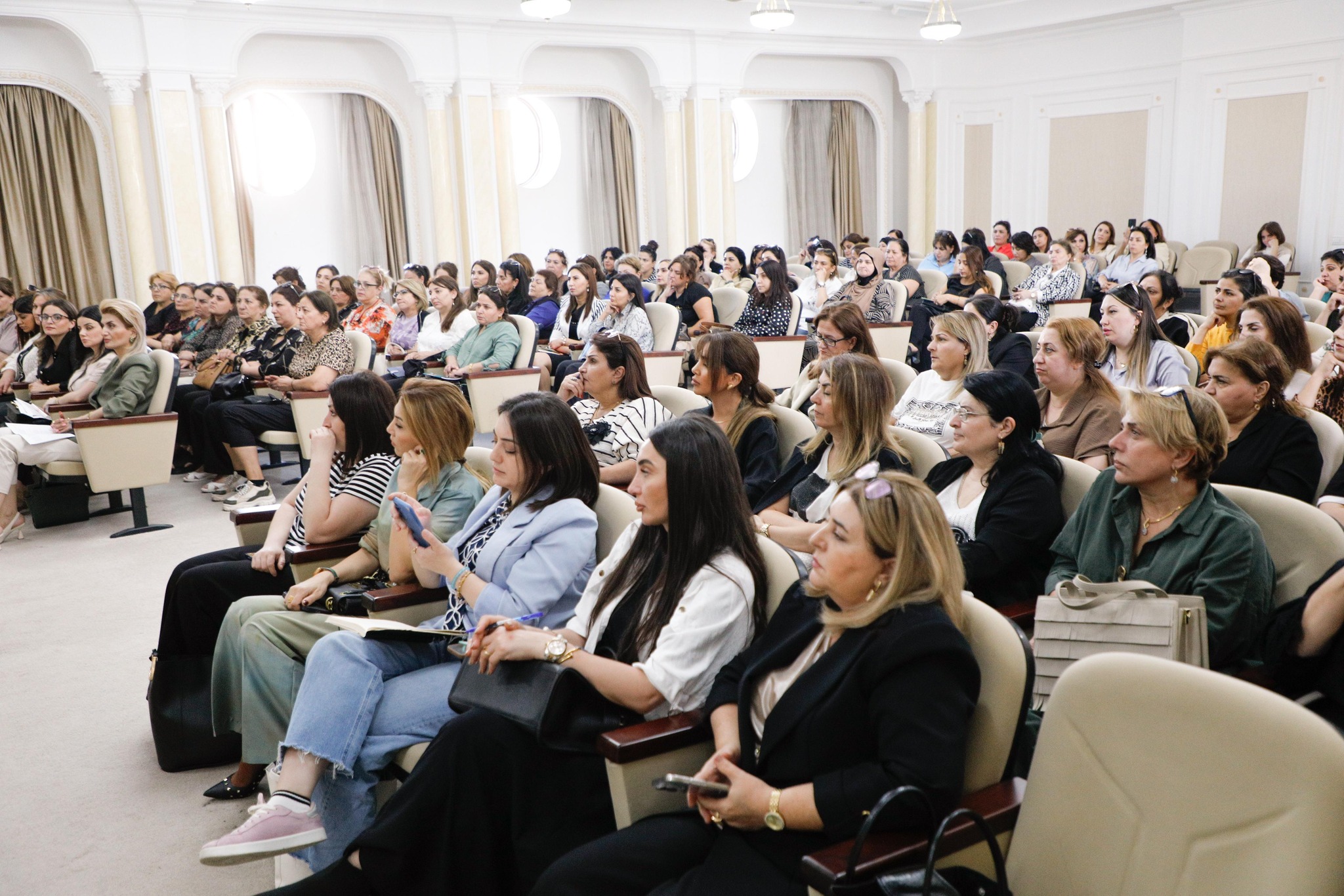 Məktəbəqədər təhsil müəssisələrinin əməkdaşları üçün təlimlərə başlanılıb
