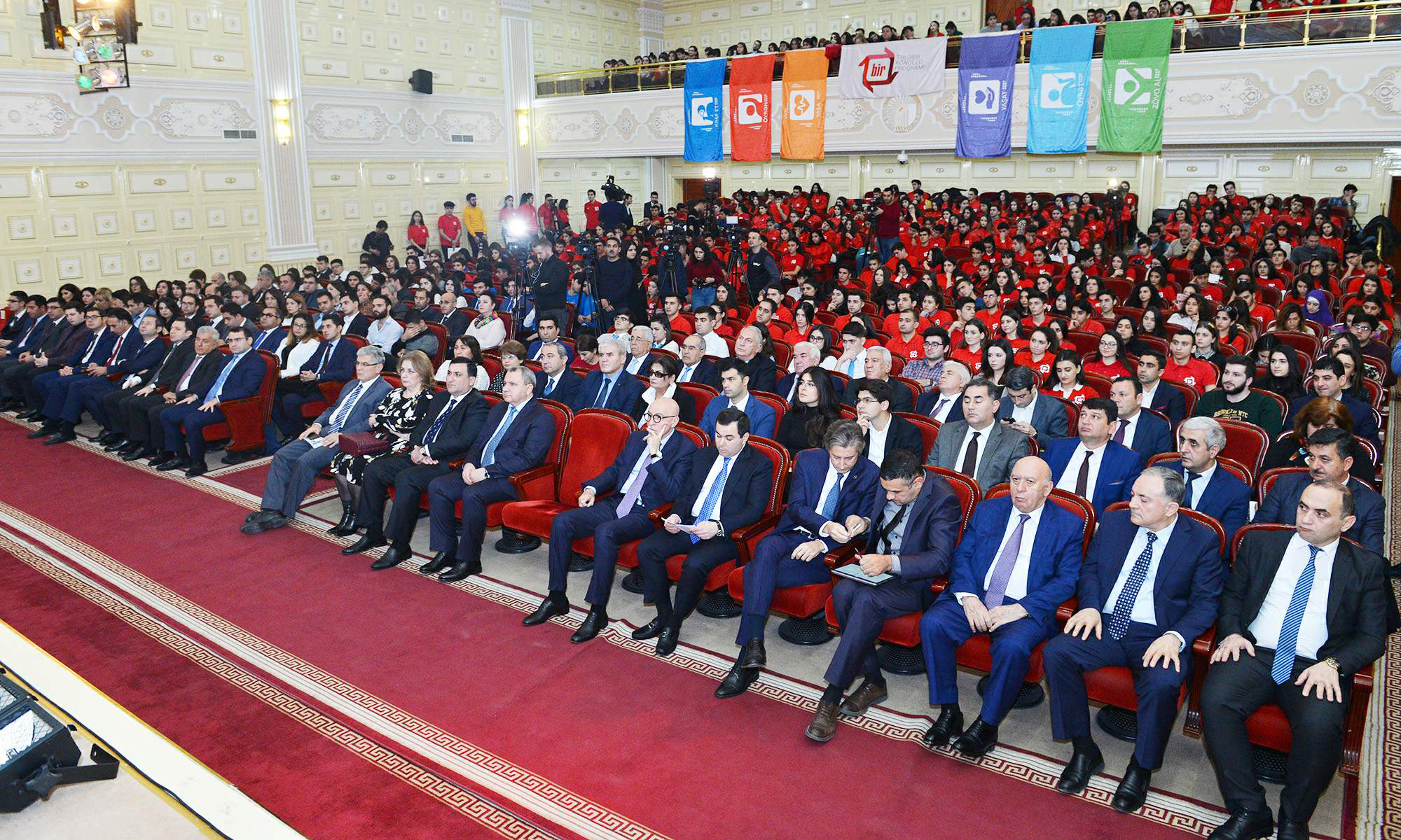 BİR olaq... BİRlikdə olaq...
