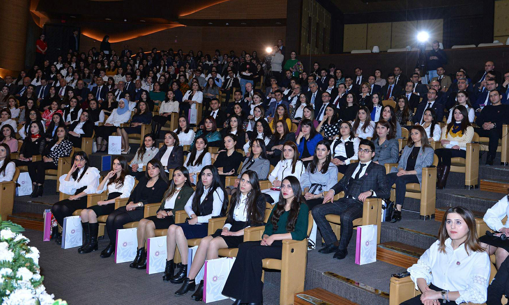 Gənc müəllimlər bir arada