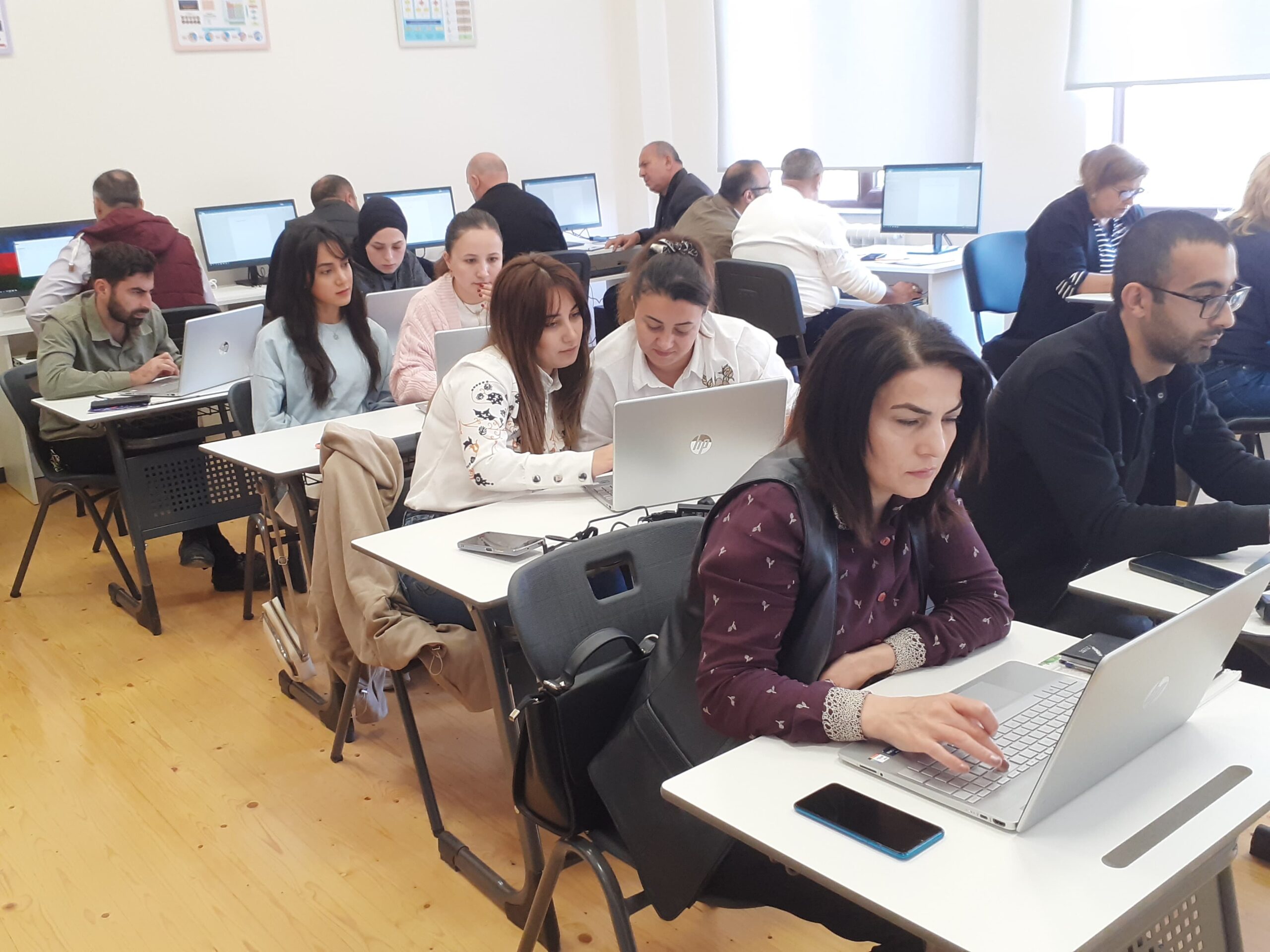 Şuşada “Rəqəmsal savadlılıq” mövzusunda təlimlər keçirilib
