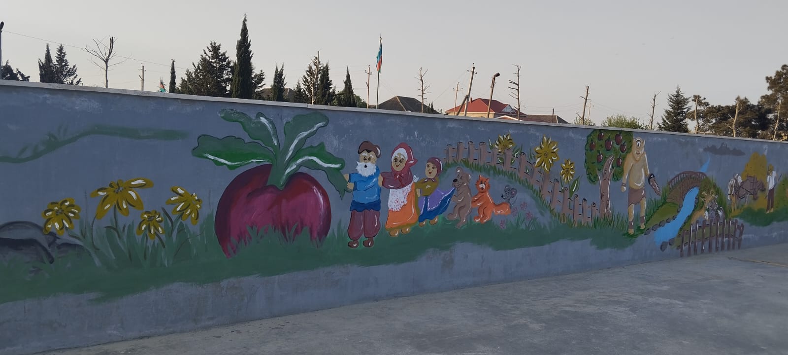 Məktəb divarlarını əl işləri ilə canlandıran müəllim - FOTOLAR