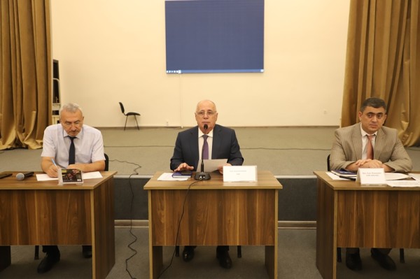 LDU-da elmi şura iclasında yeni tədris ilinə hazırlığın vəziyyəti müzakirə edilib