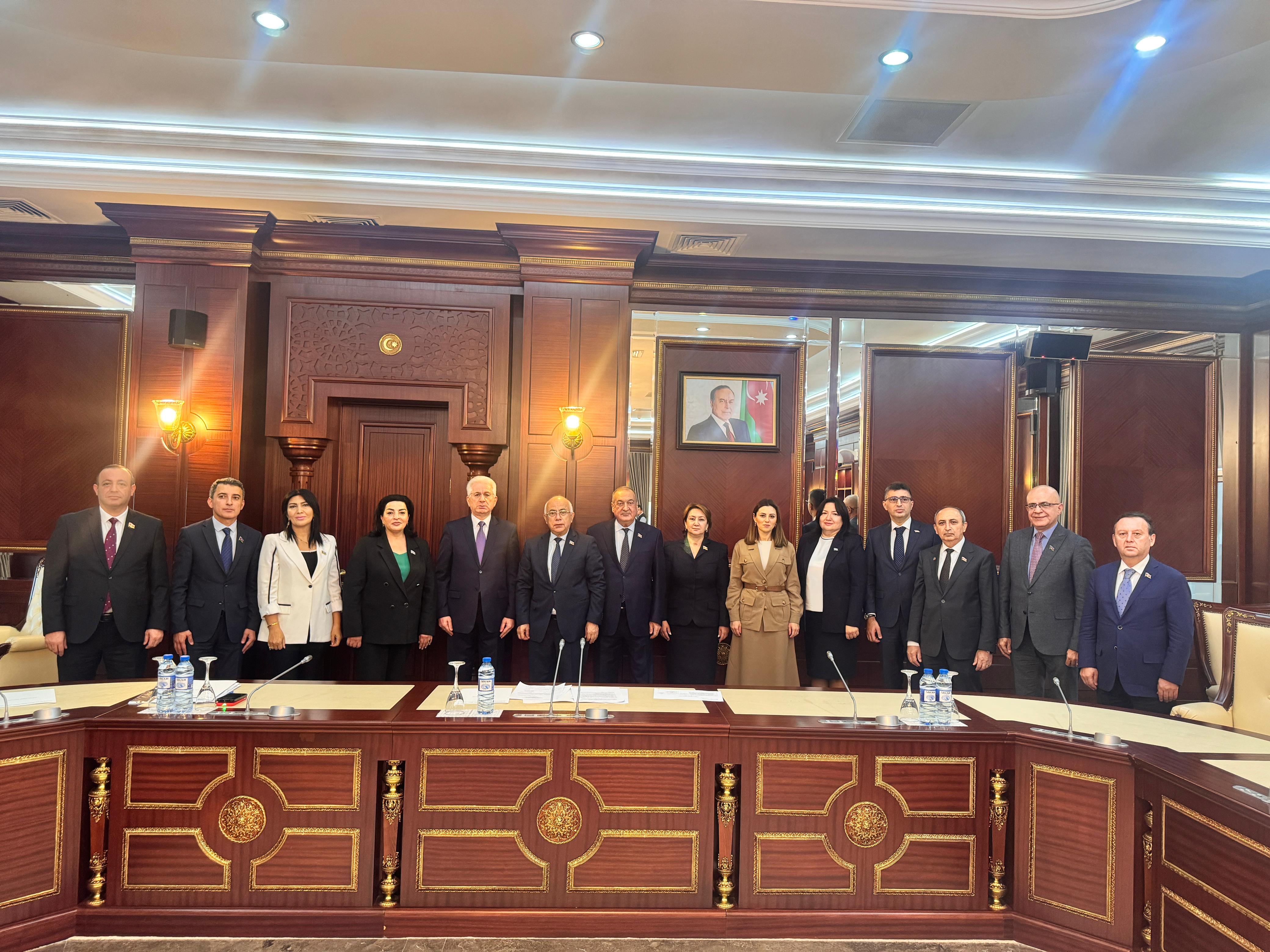 Elm və təhsil komitəsinin payız sessiyasında ilk iclası keçirilib