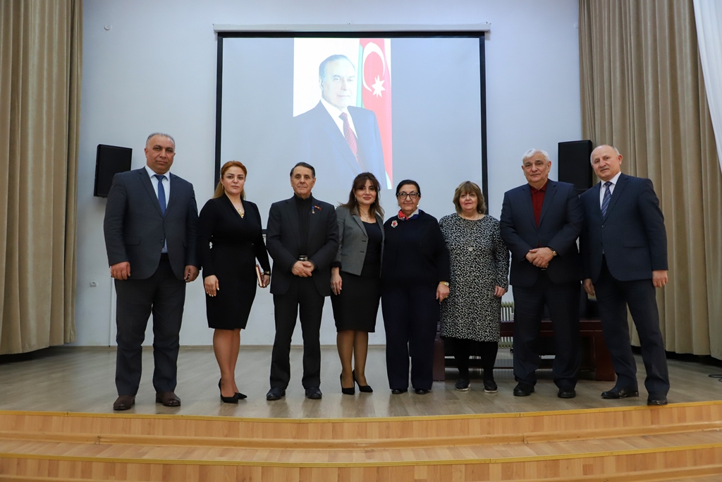 Professor Dilarə Seyidzadə tələbələrlə görüşüb