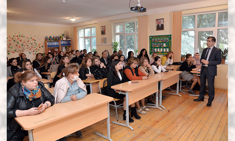 “Məktəb seminarları” davam edir