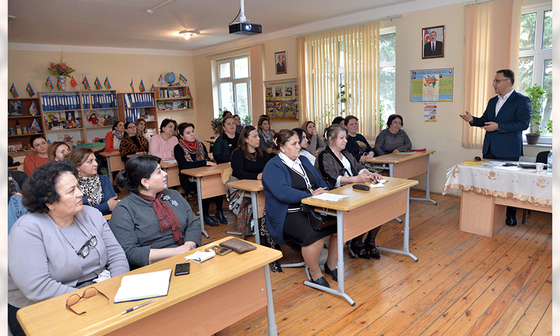 “Məktəb seminarları” davam edir