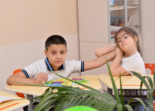 Fərqliliyə qucaq açan xüsusi təhsil müəssisəsində ilk dərs − REPORTAJ