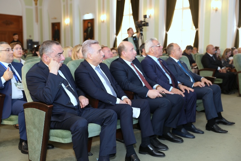 UNEC-də Yaşıl dünya və COP mövzusunda beynəlxalq elmi konfrans keçirilir