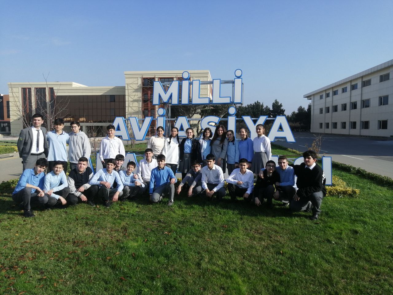 Məktəblilərin Milli Aviasiya Akademiyasına və Mülki Aviasiya Muzeyinə ekskursiyası