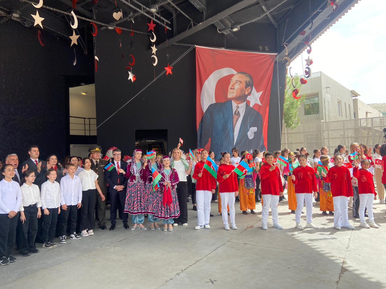 Məktəblilərimiz Türkiyədə Beynəlxalq Uşaq Festivalında ölkəmizi təmsil edib
