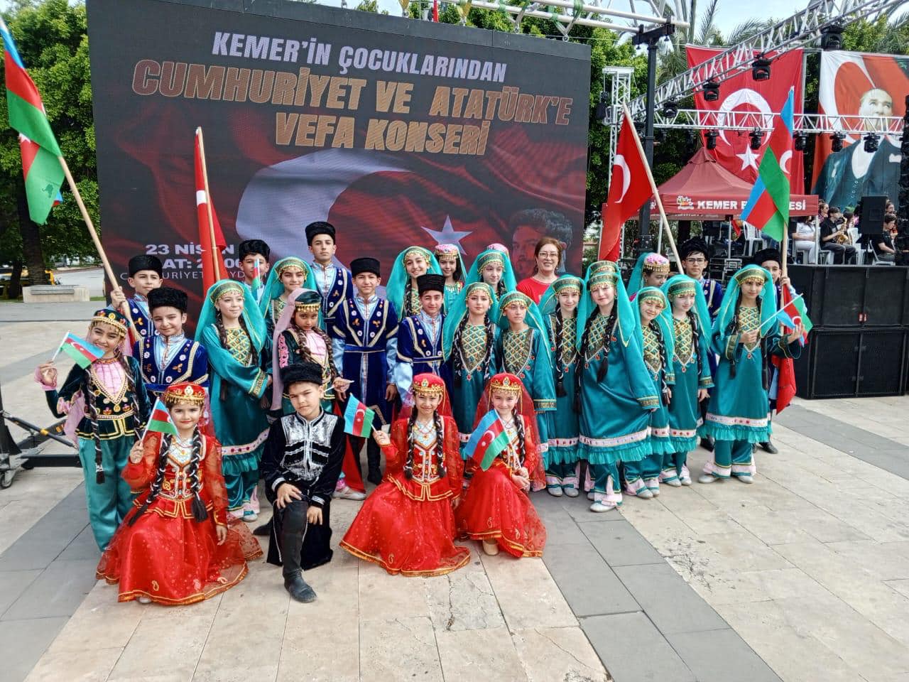 Məktəblilərimiz Türkiyədə Beynəlxalq Uşaq Festivalında ölkəmizi təmsil edib