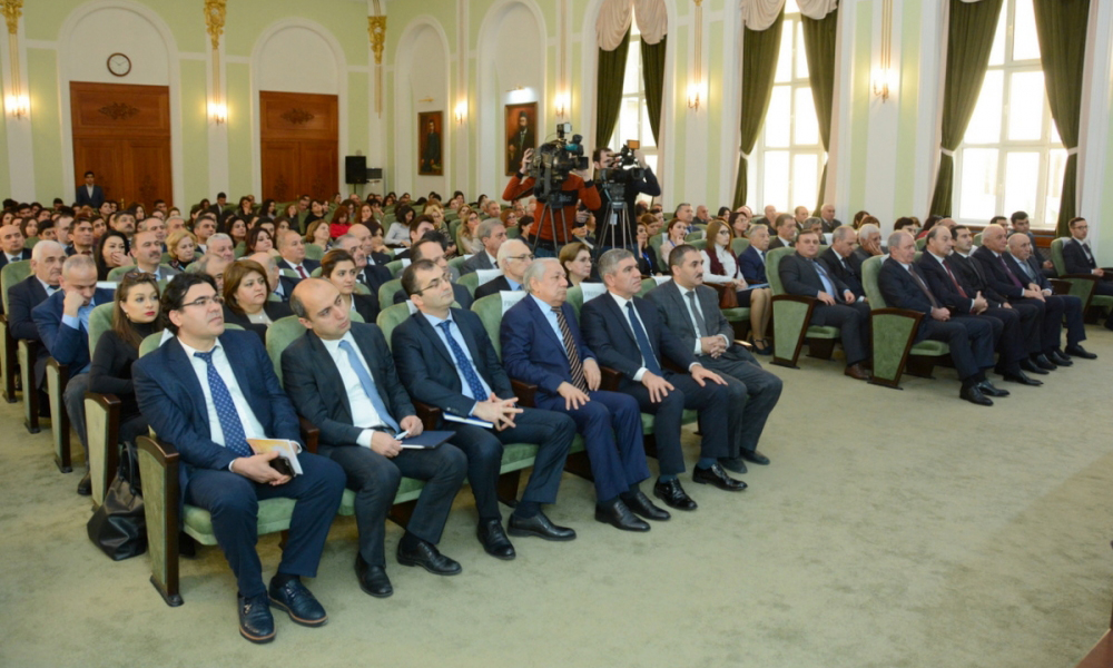UNEC-də “Azərbaycanın iqtisadi inkişaf strategiyası” mövzusunda konfrans