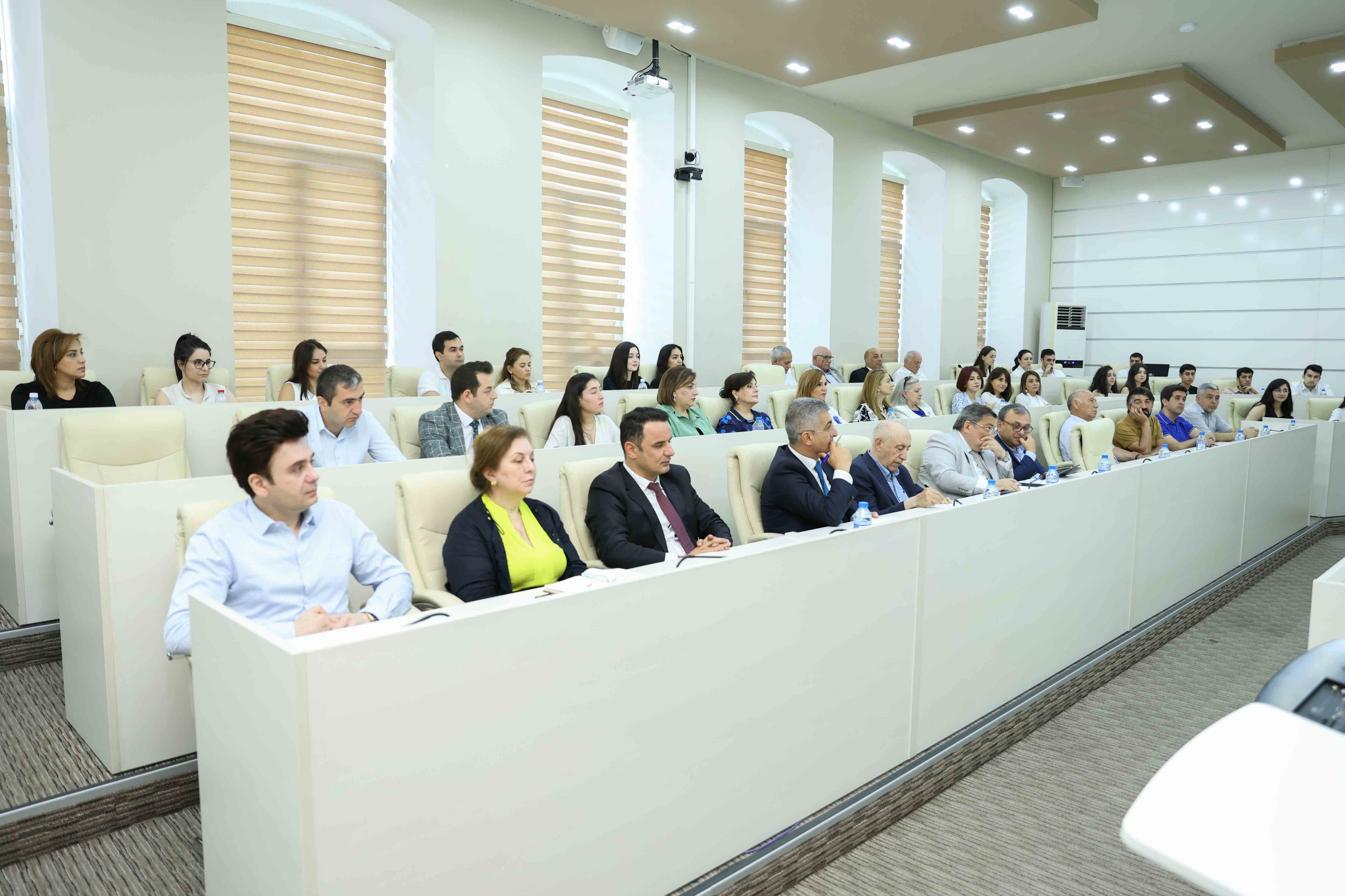 UNEC-in “Gələcəyin tədqiqatçıları” adlı qrant layihəsi uğurla yekunlaşıb