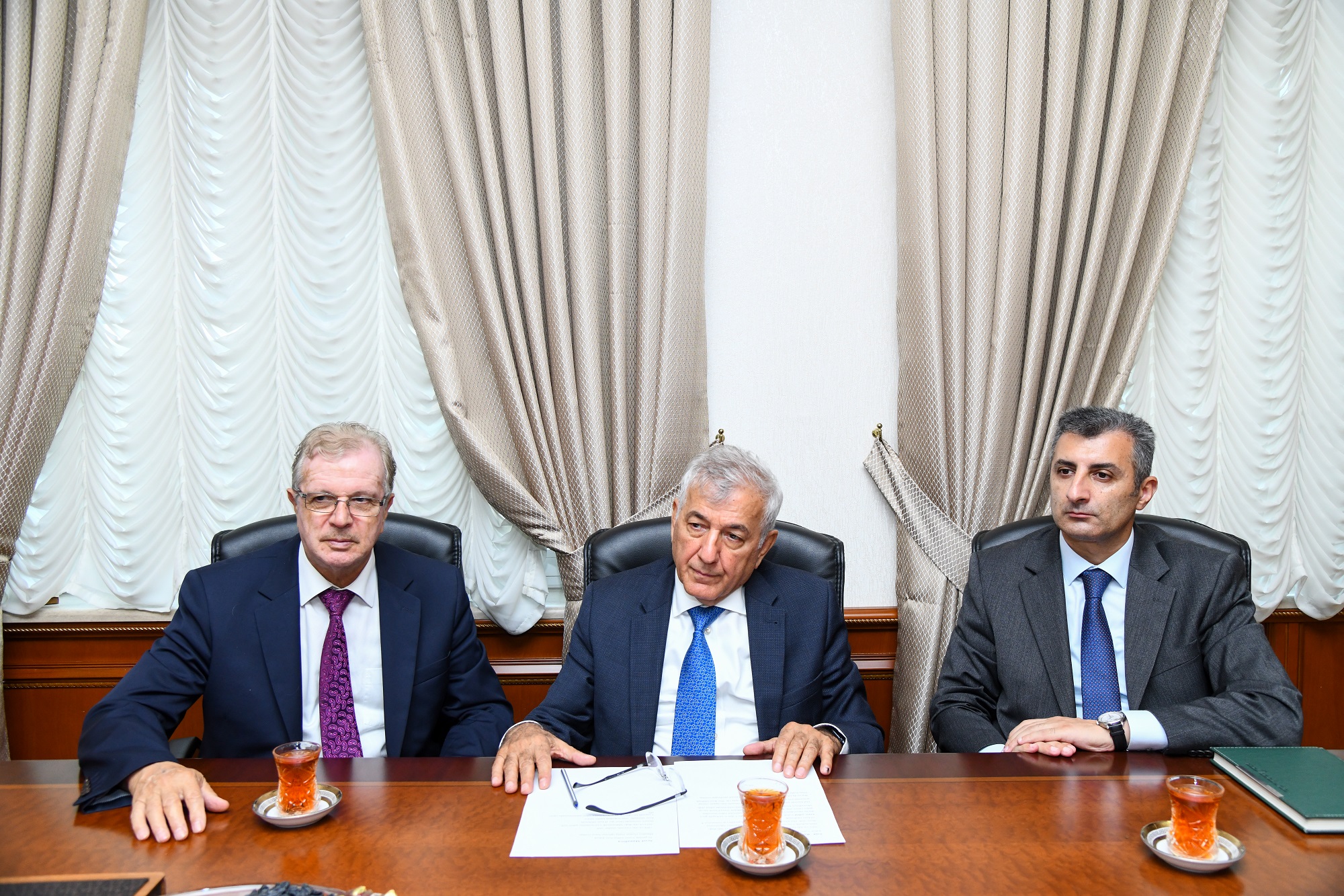 Rektor şəhid ailələrinin üzvləri olan tələbələrlə görüşüb