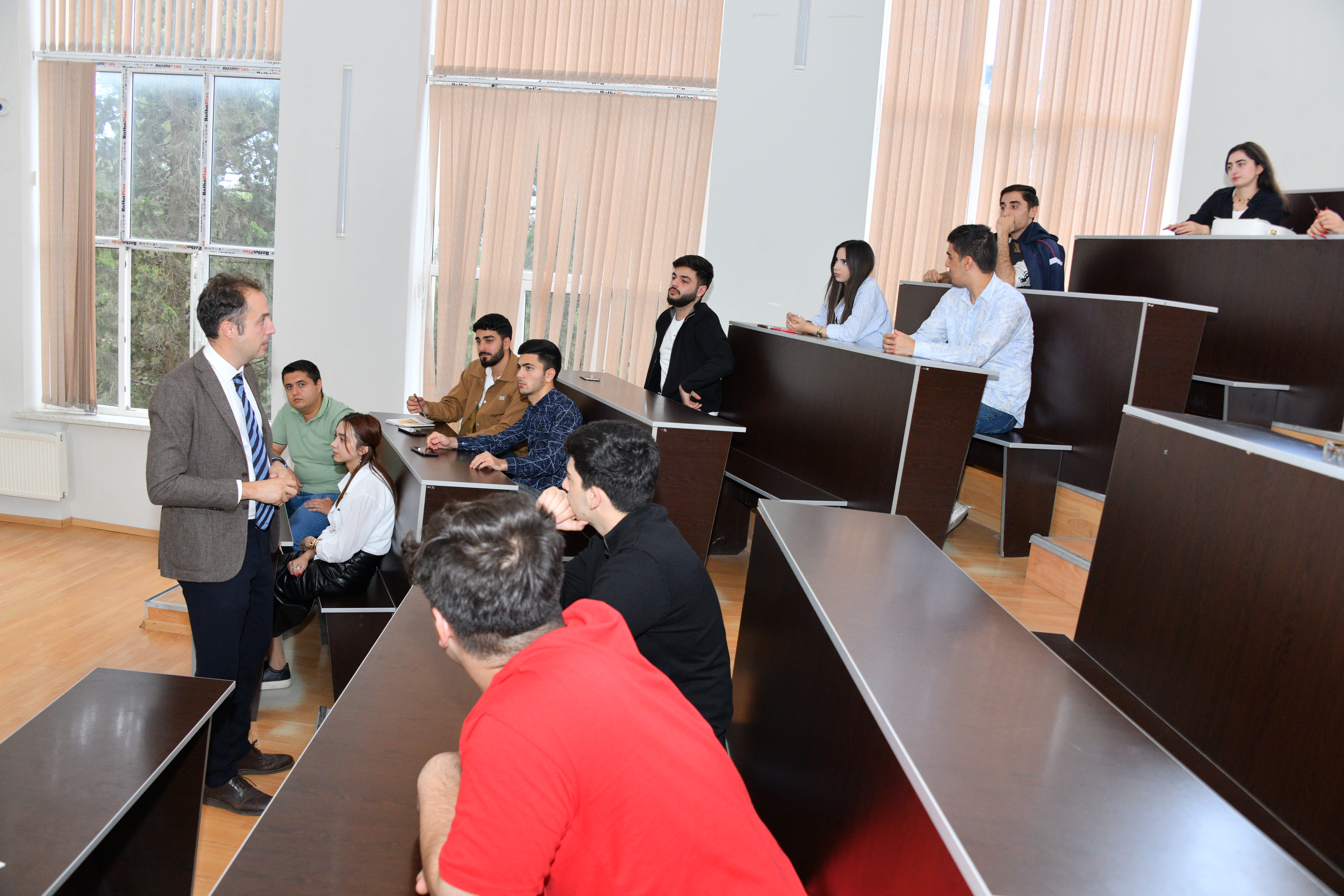 SDU-da “Əsaslı Dizayn metodu ilə Sahibkarlıq və Yeni Biznesin İnkişafı” Proqramı davam edir